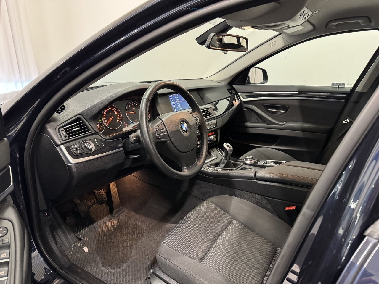 BMW 520 i Sedan 2012, bild 4/10