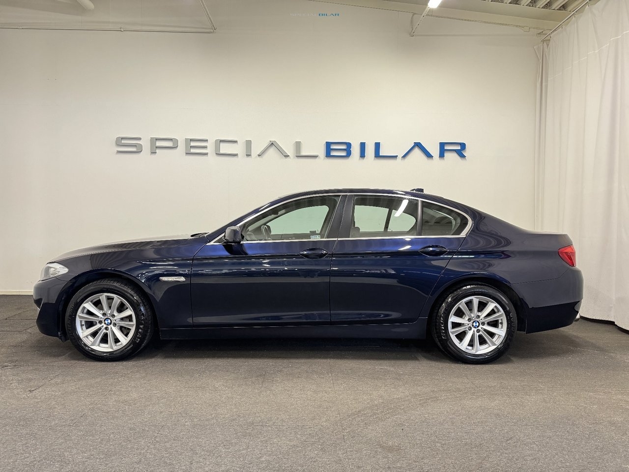 BMW 520 i Sedan 2012, bild 2/10