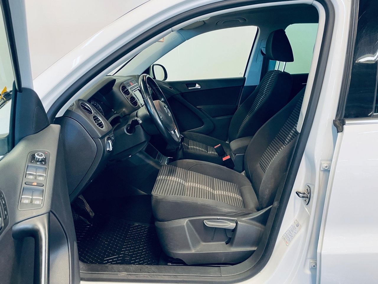 Volkswagen Tiguan 2011, bild 7/10