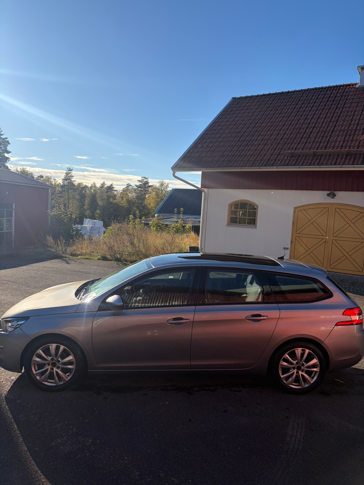 Peugeot 308 SW 1.2 PureTech 110 Manuell 2015, bild 2/4