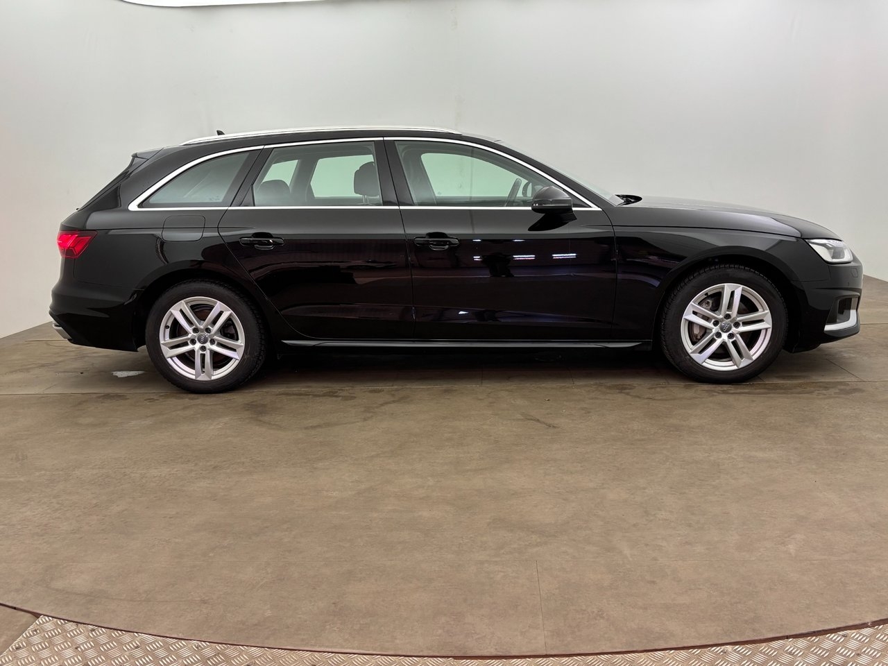 Audi A4 2021, bild 7/10