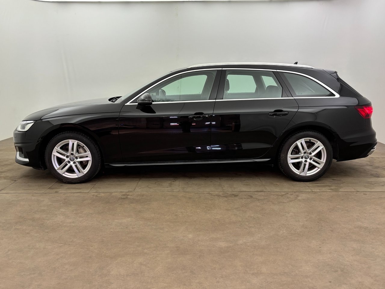 Audi A4 2021, bild 3/10