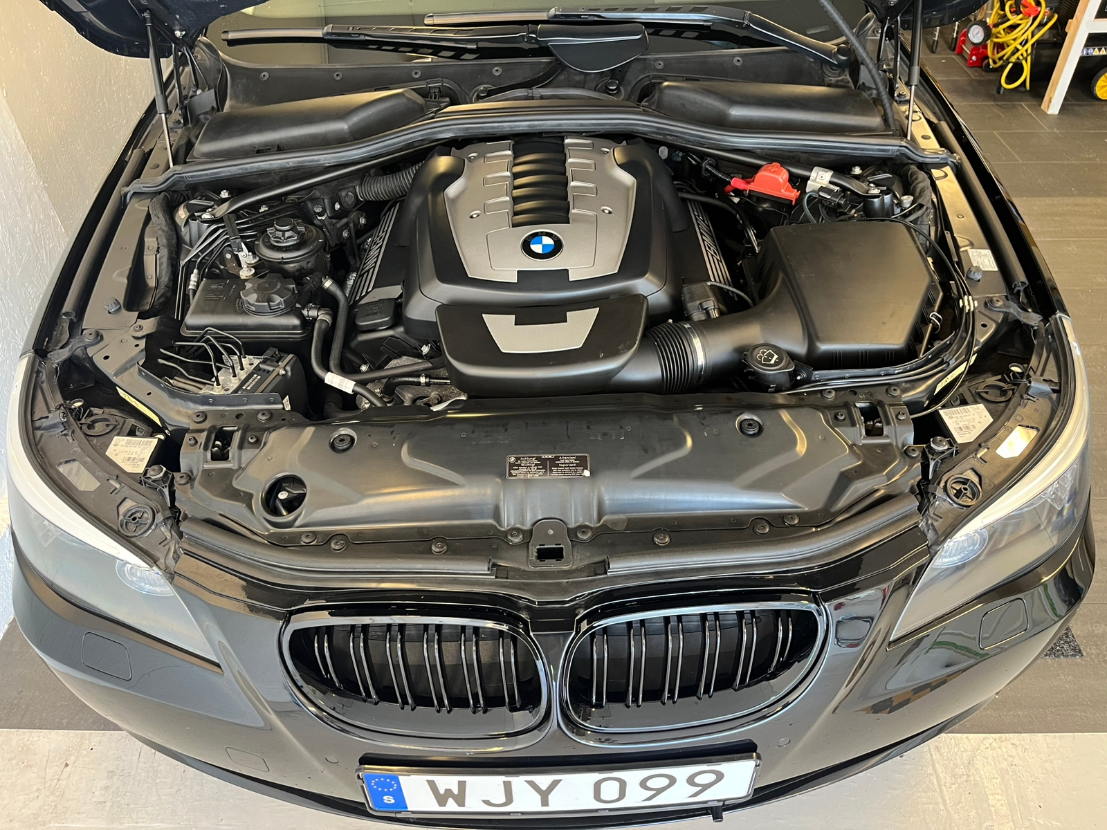BMW 550 i Sedan Automatisk 2007, kuva 2/4