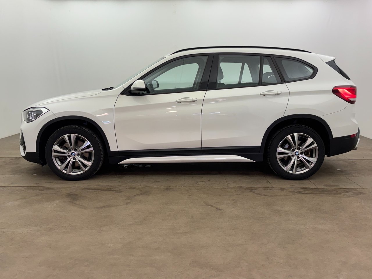 BMW X1 xDrive20d Steptronic Sport line 2020, kuva 3/10