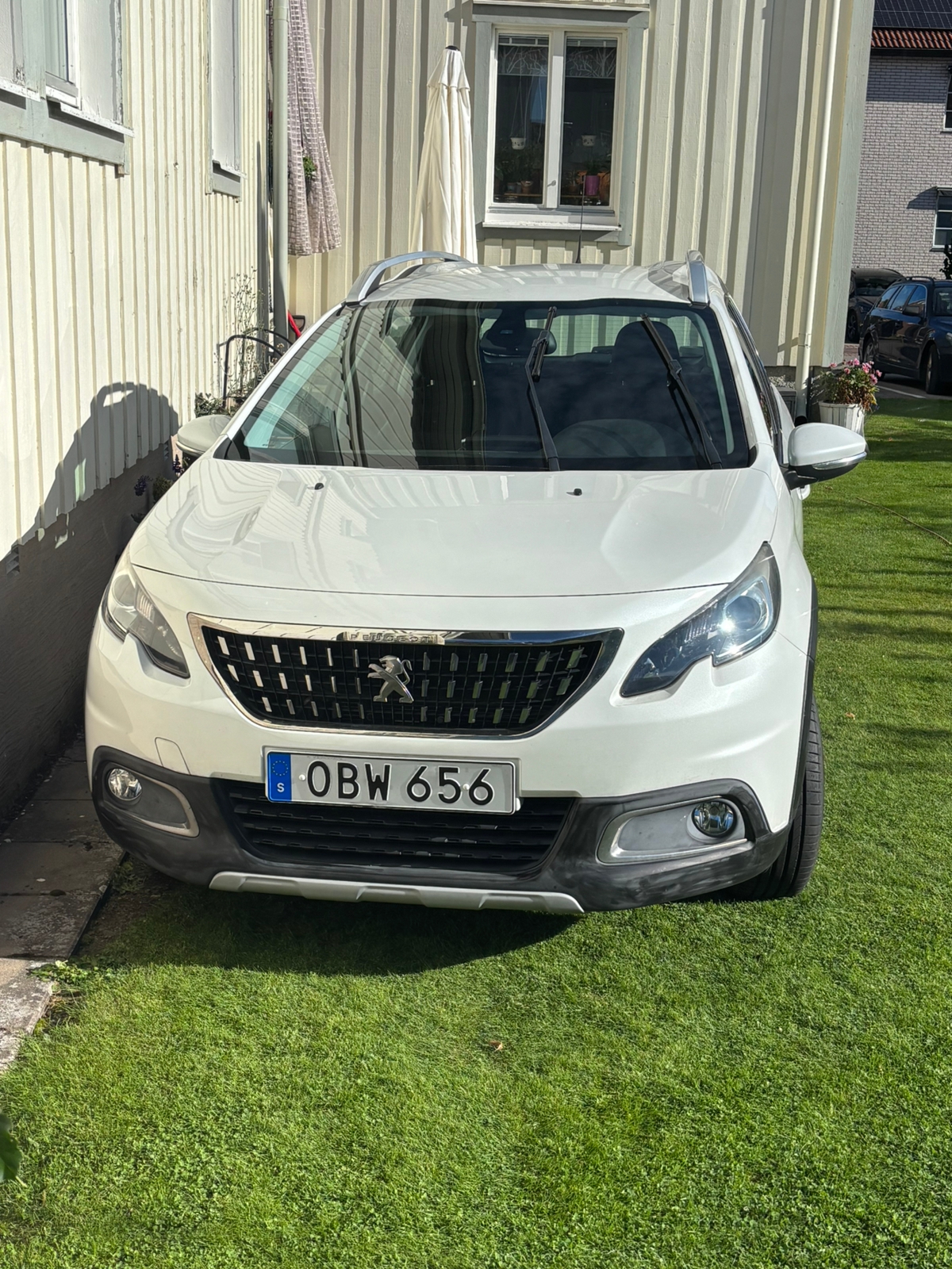 Peugeot 2008 1.2 PureTech 110 Manuell 2016, bild 2/10