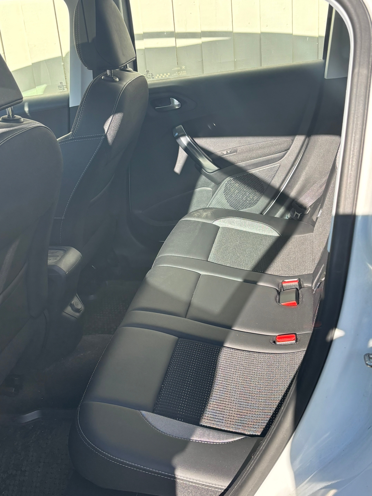 Peugeot 2008 1.2 PureTech 110 Manuell 2016, bild 7/10