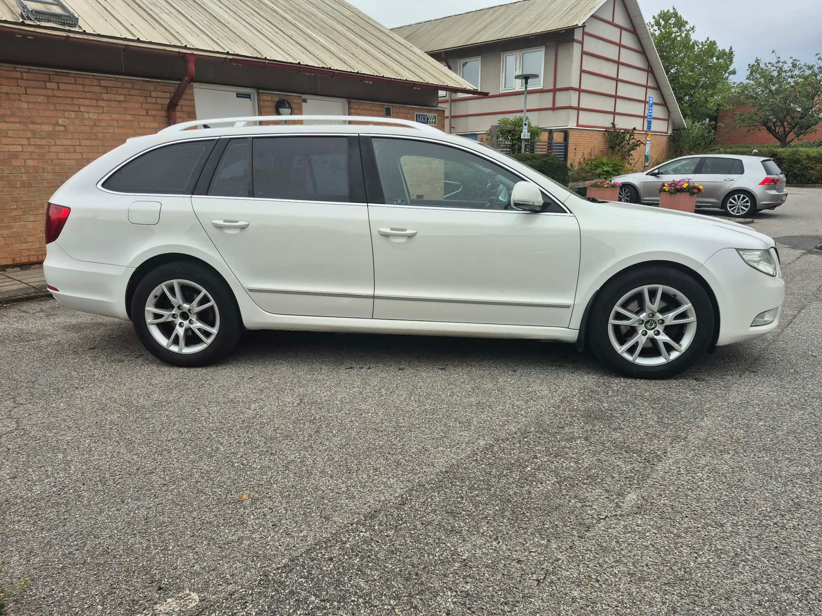 Skoda Superb 2013, bild 6/10