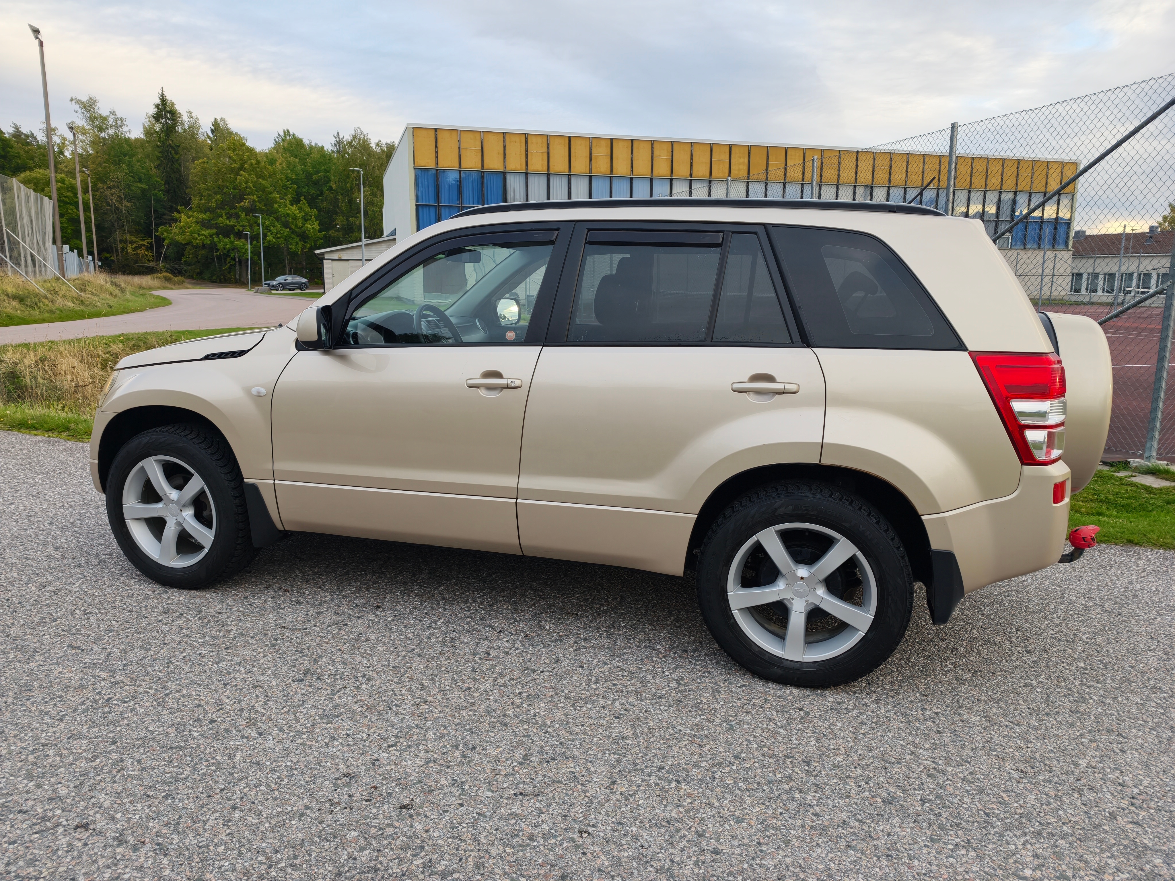 Suzuki Grand Vitara 2005, bild 4/5