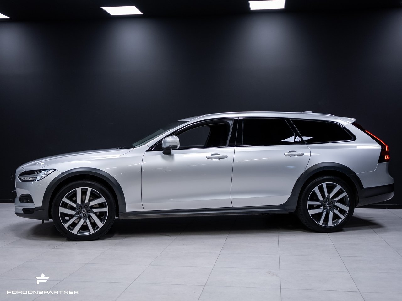 Volvo V90 Cross Country 2022, photo 6/10