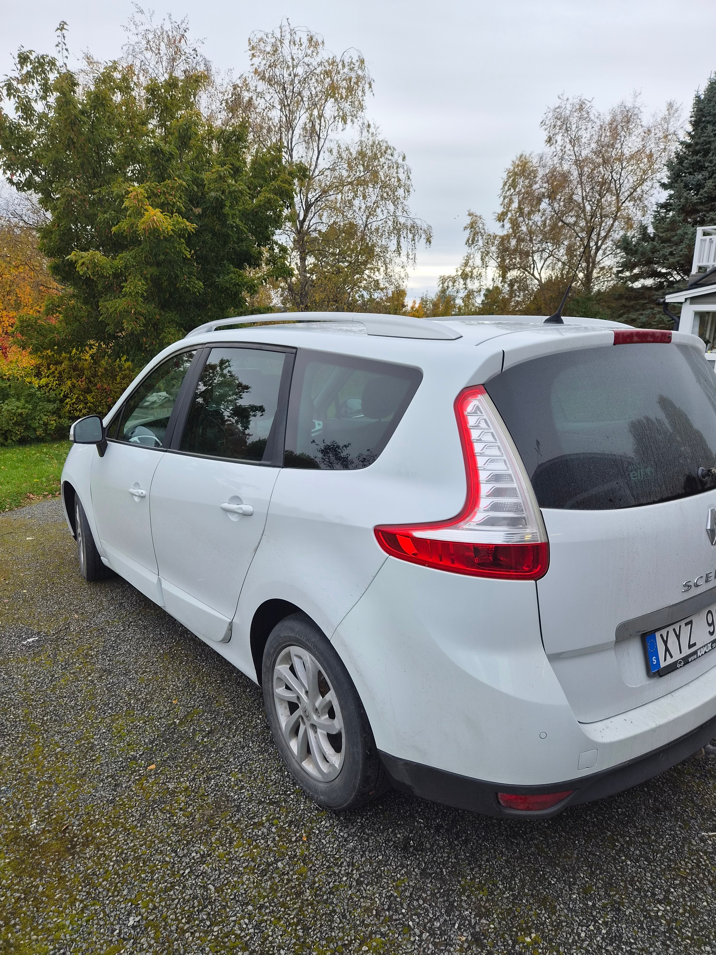 Renault Grand Scenic III 1.5 dCi Manuell 2014, bild 4/10