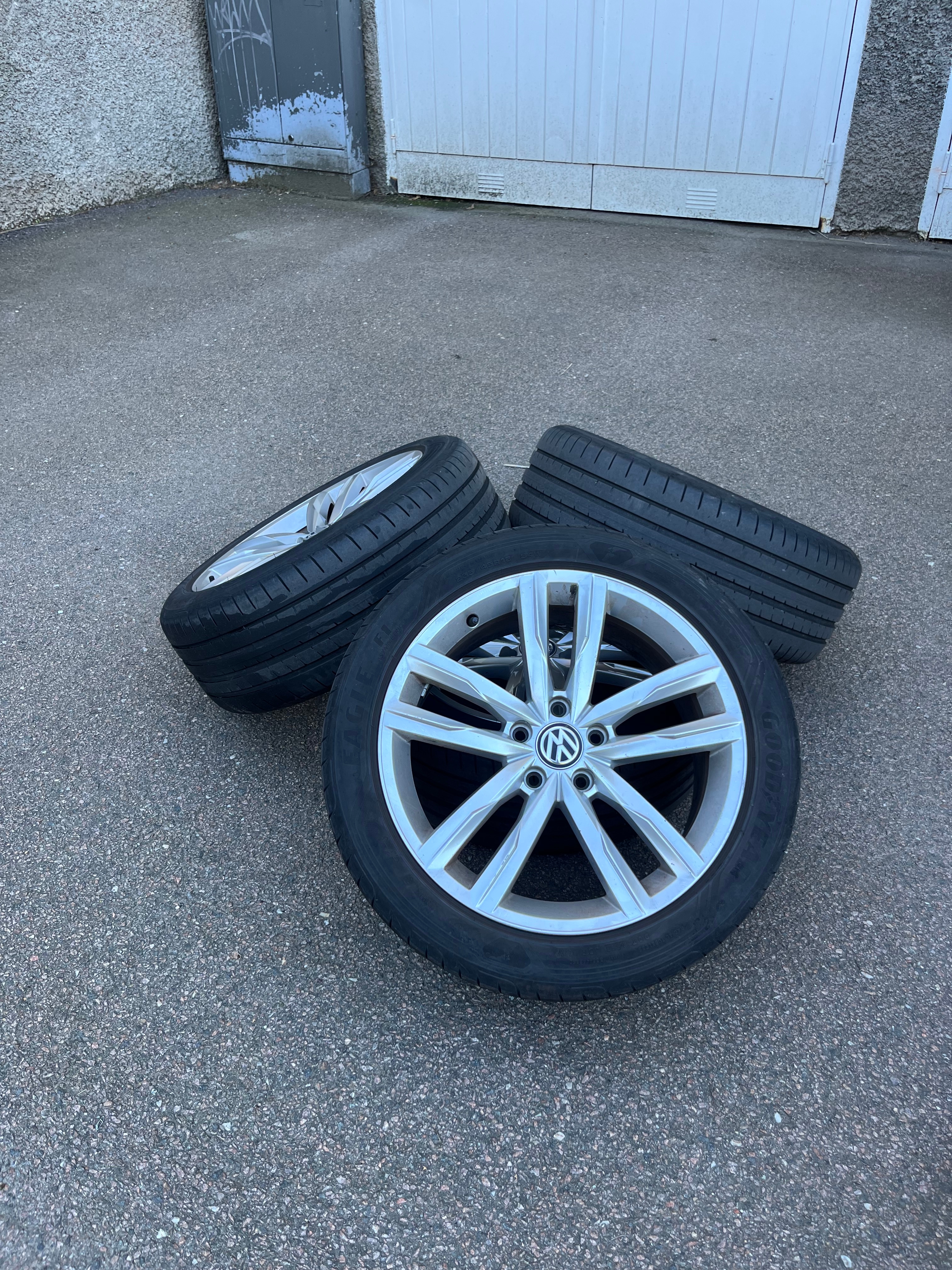 Volkswagen Passat 2019, bild 4/5