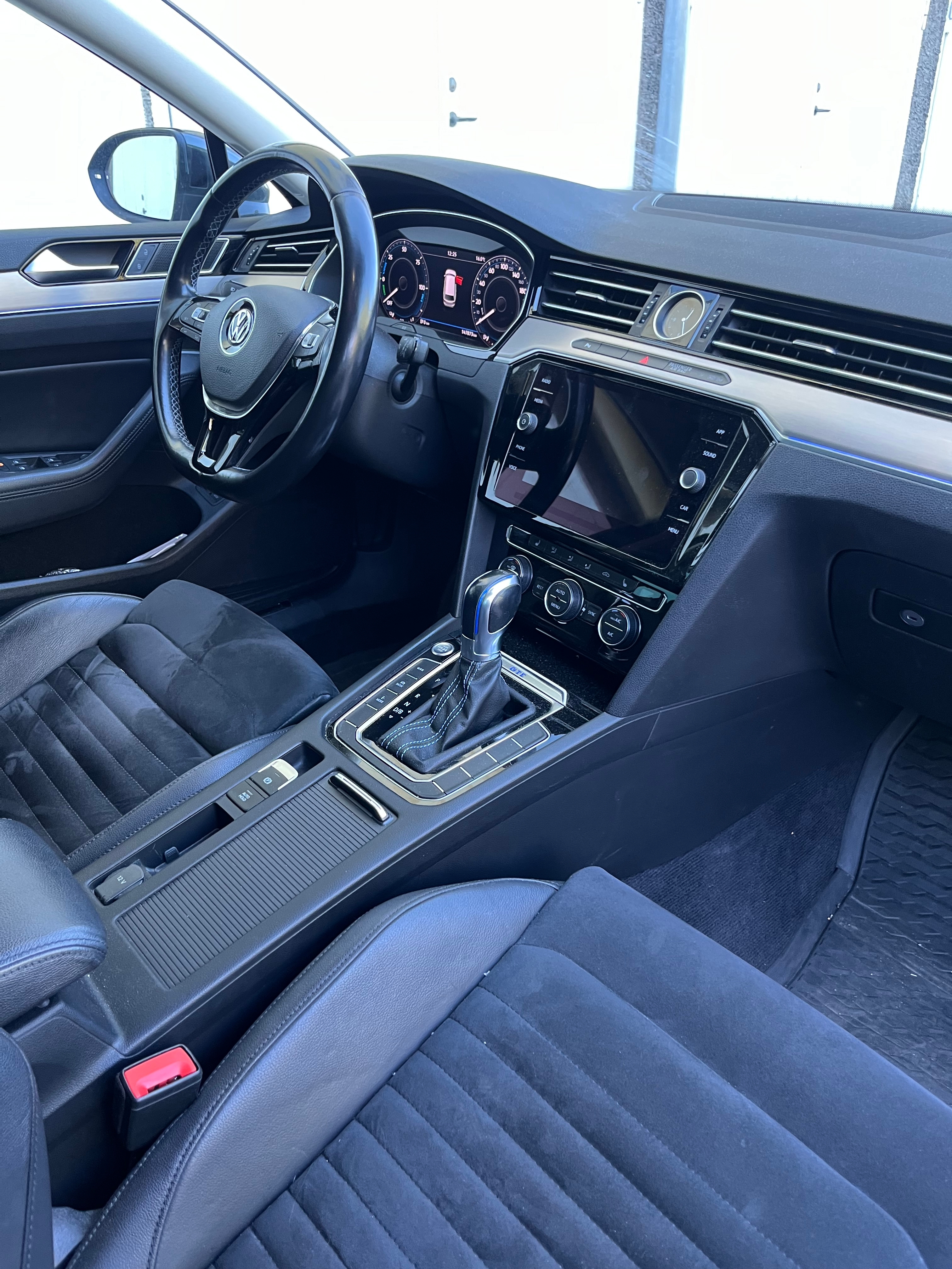Volkswagen Passat 2019, bild 3/5