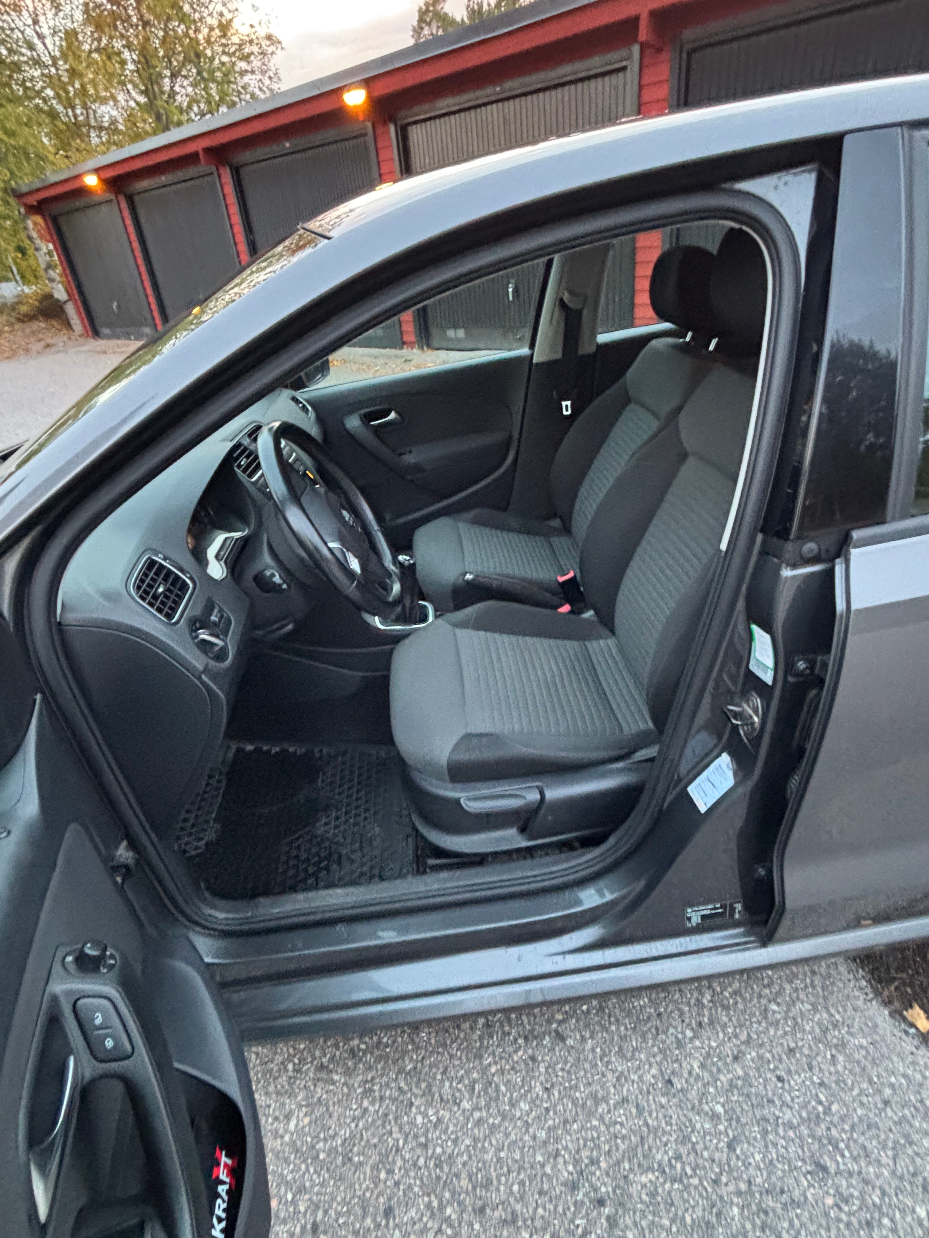 Volkswagen Polo 2011, bild 5/9