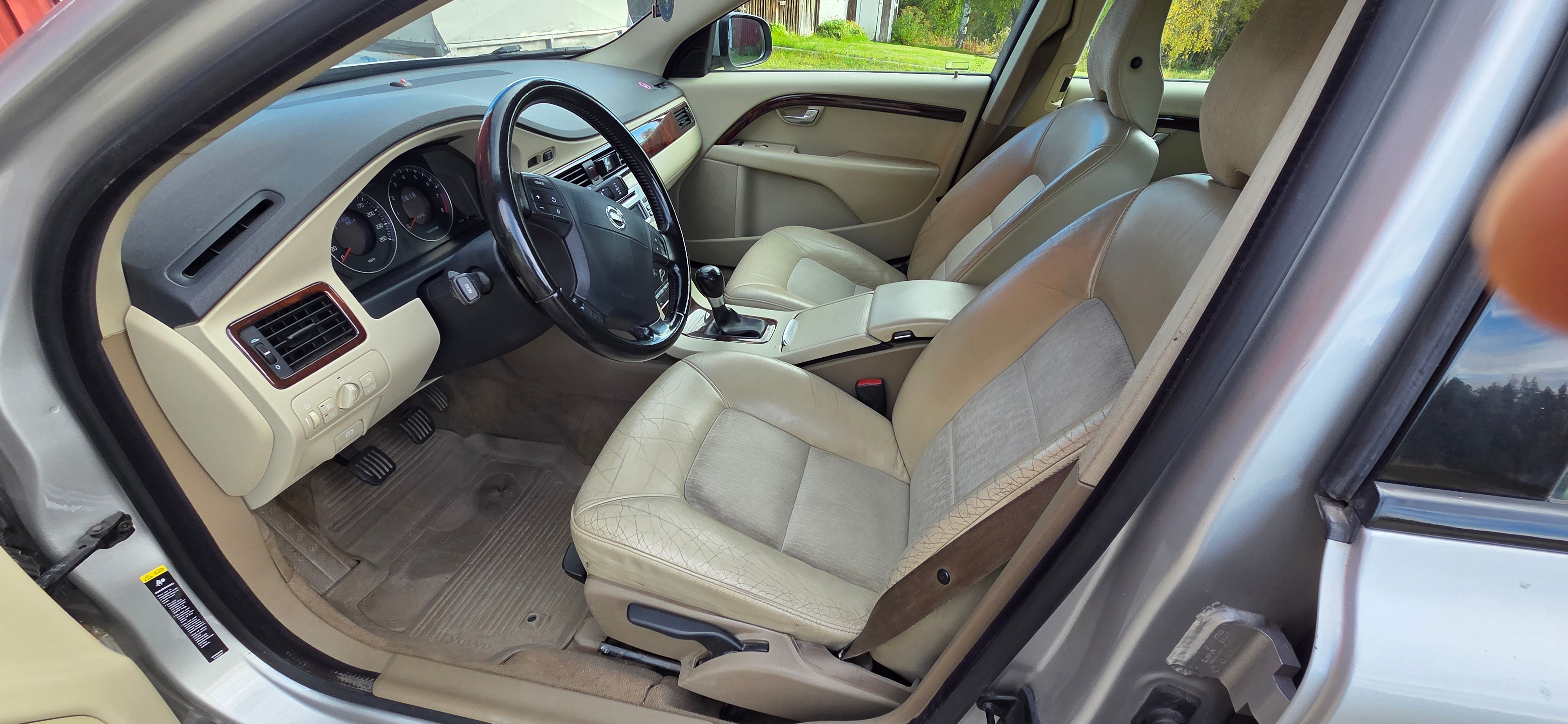 Volvo V70 2.5FT momentum Manuell 2009, bild 6/11