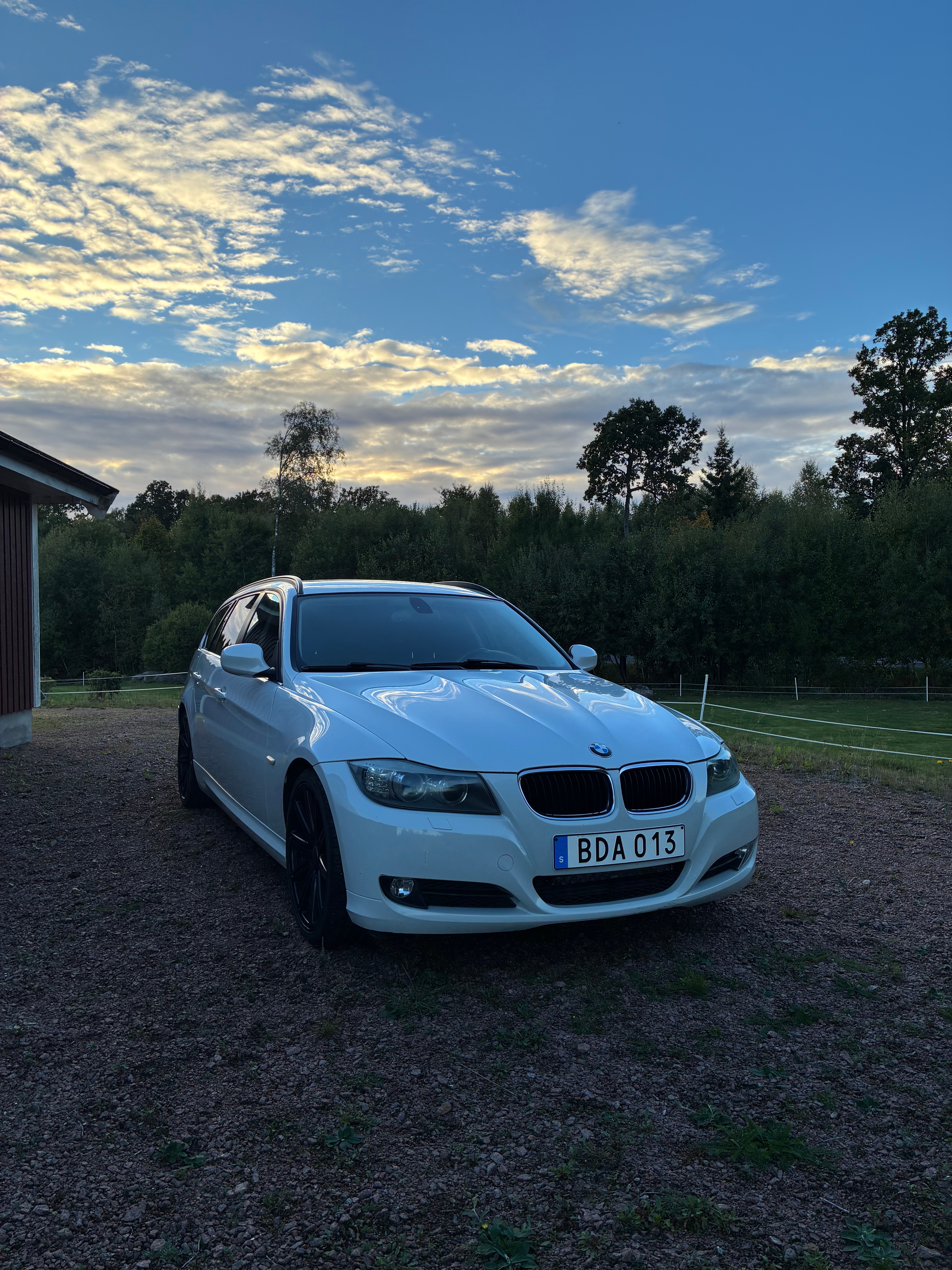 BMW 320 2011, bild 2/10