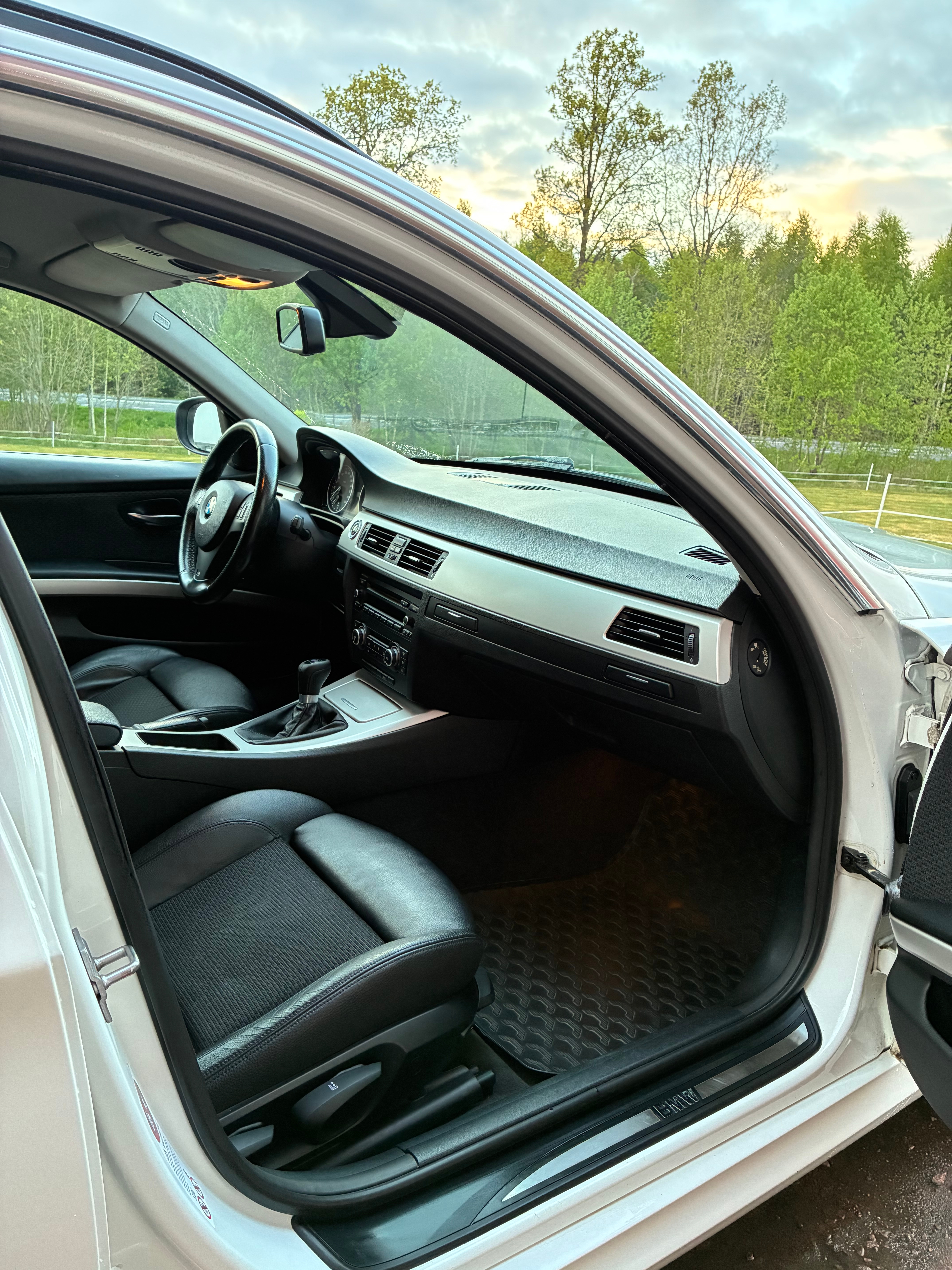 BMW 320 2011, bild 6/10