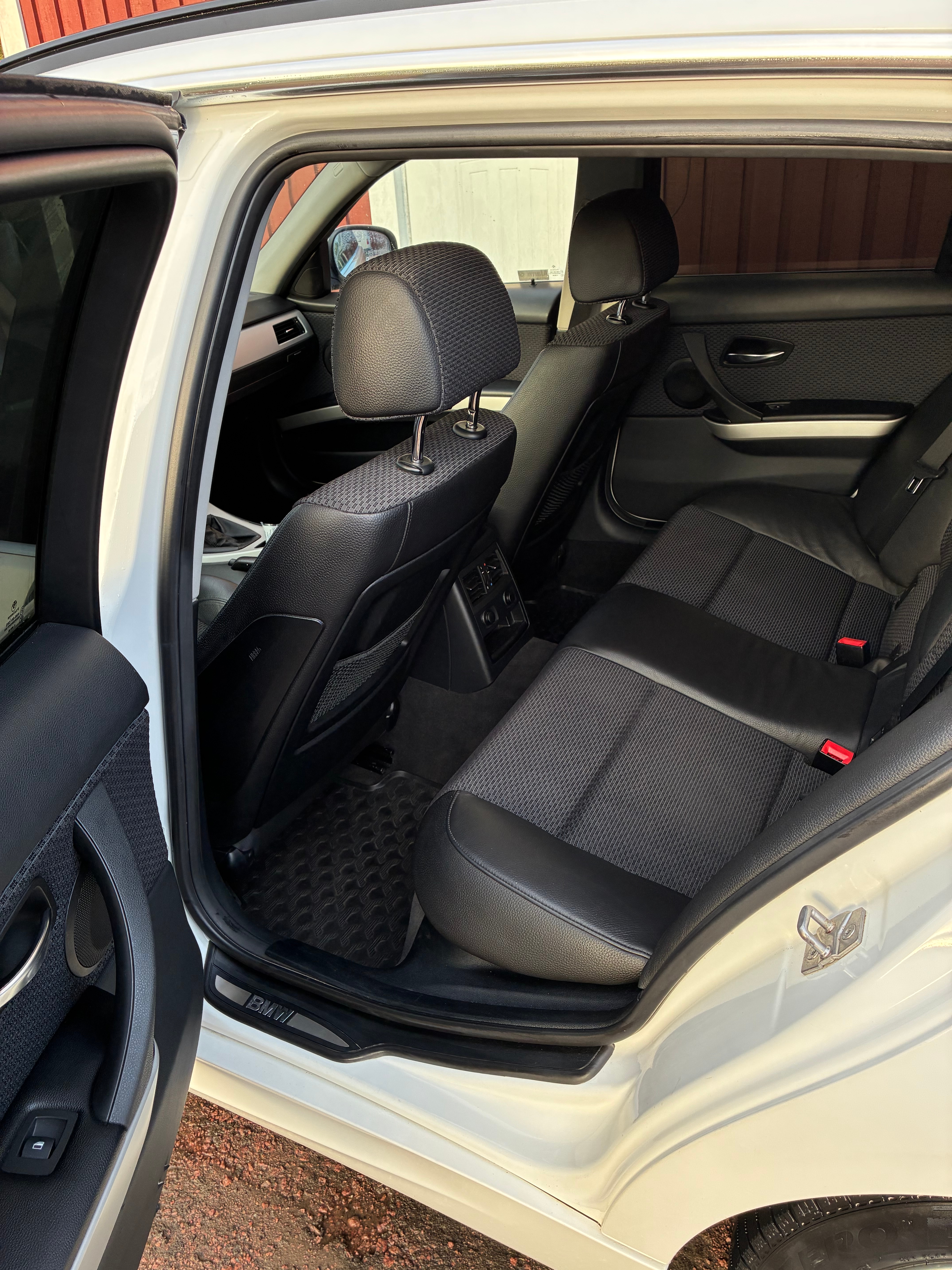BMW 320 2011, bild 7/10
