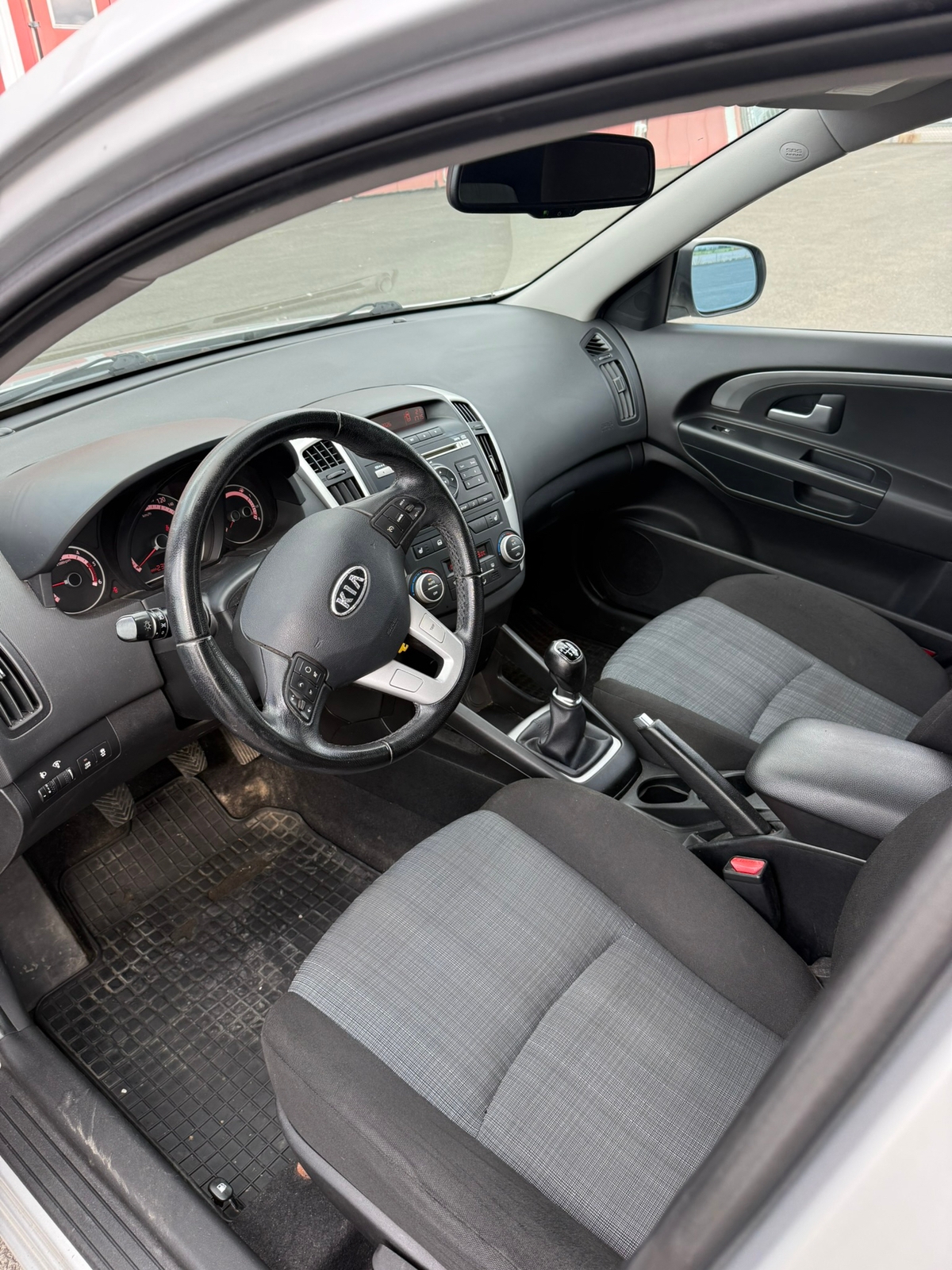 Kia Ceed _sw 1.6 CRDi Manuell 2010, bild 5/7