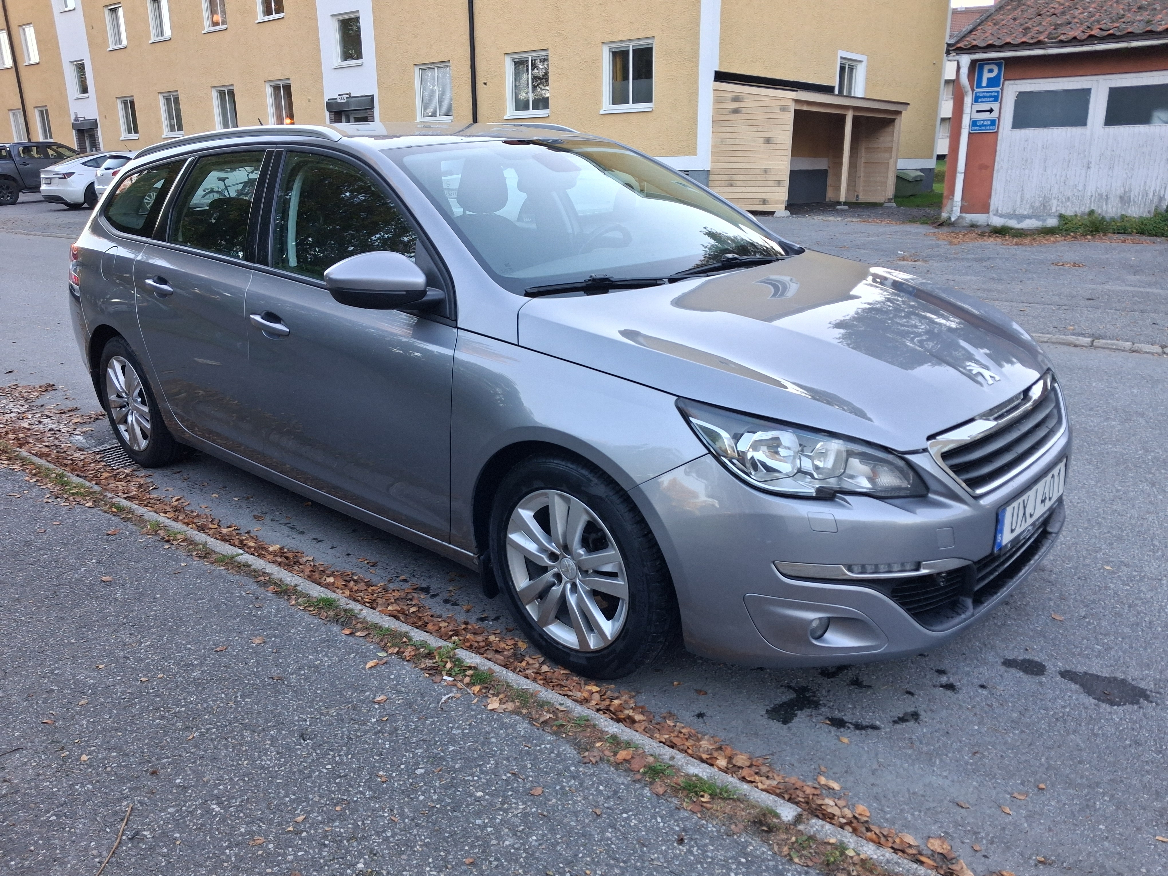 Peugeot 308 SW 1.2 PureTech 110 Manuell 2015, bild 4/10
