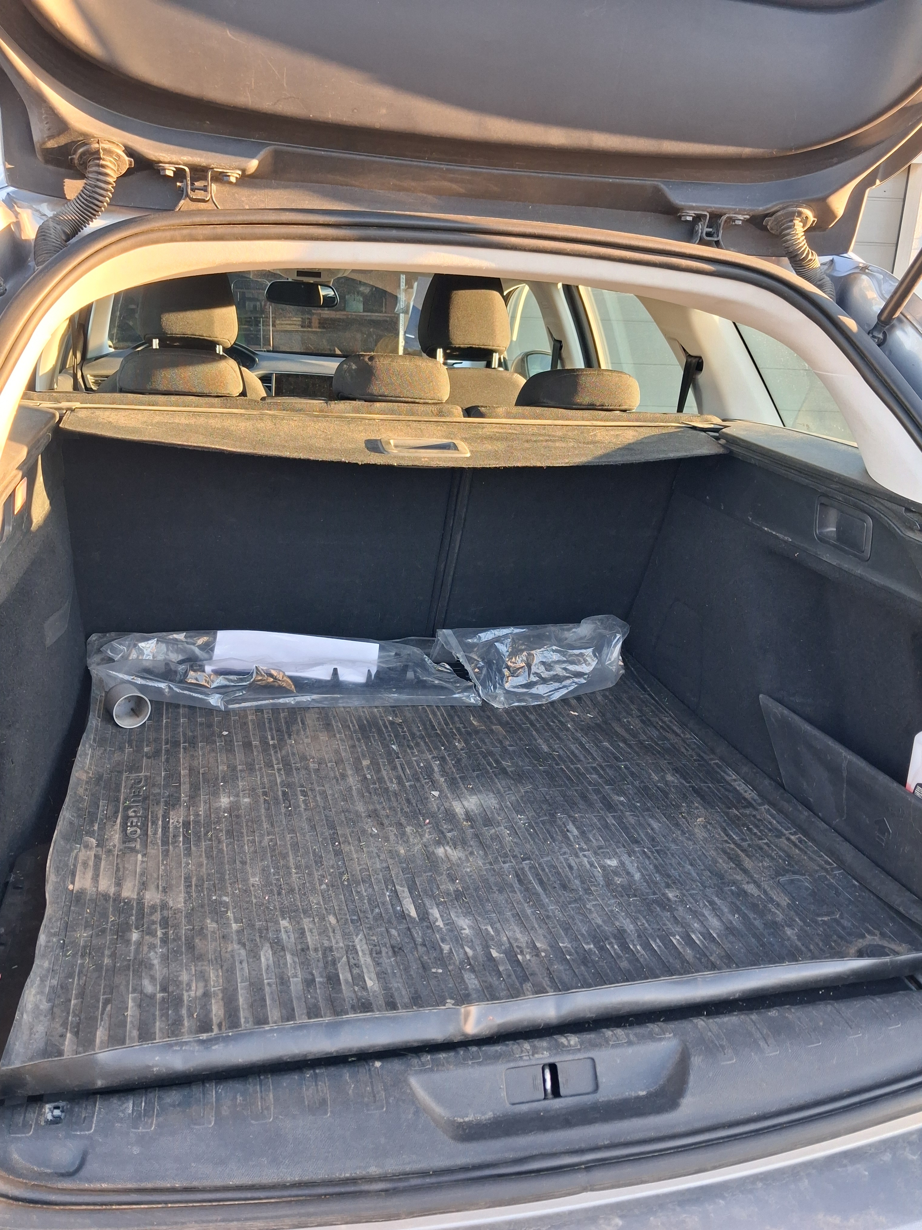 Peugeot 308 SW 1.2 PureTech 110 Manuell 2015, bild 6/10