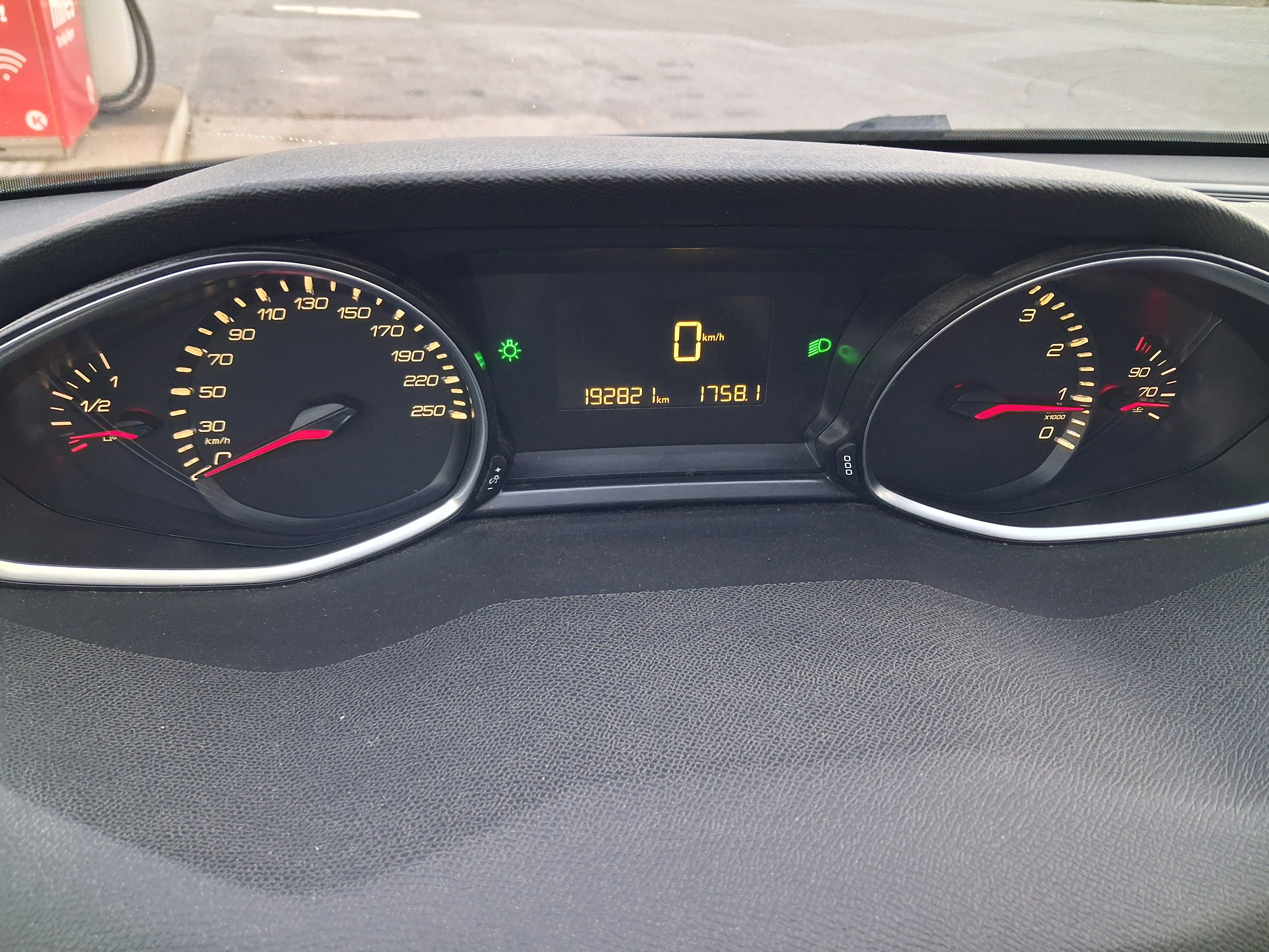 Peugeot 308 SW 1.2 PureTech 110 Manuell 2015, bild 7/10