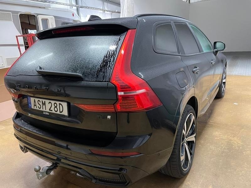 Volvo XC60 T6 Recharge Plus Dark plug in 2025, bild 3/5