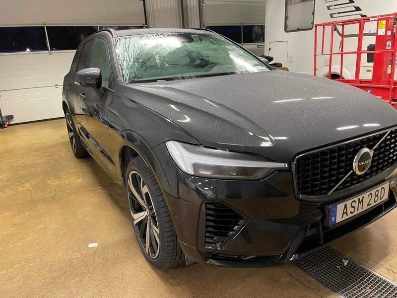 Volvo XC60 T6 Recharge Plus Dark plug in 2025, bild 2/5