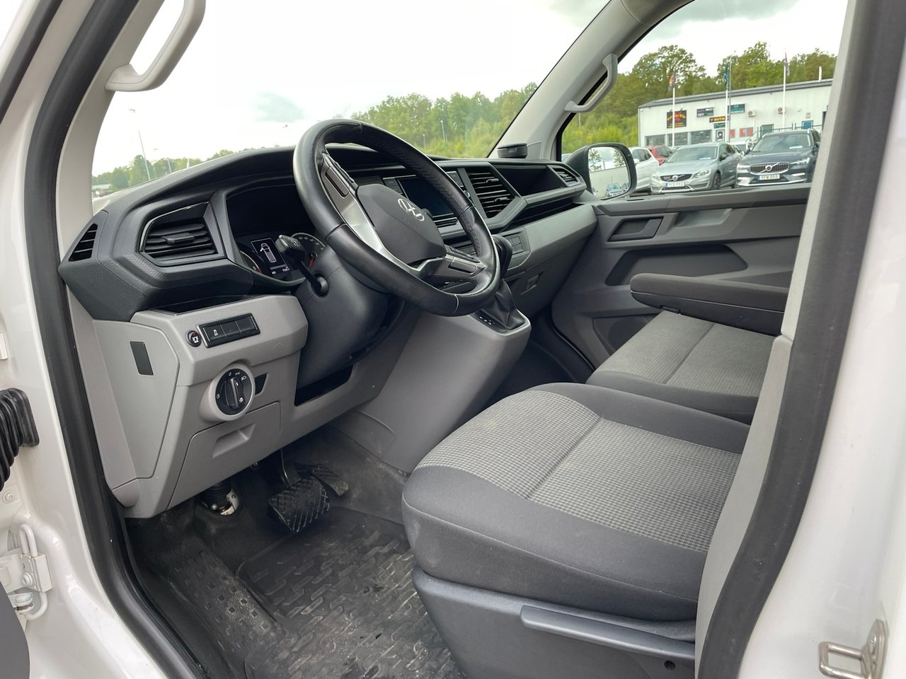 Volkswagen Transporter 2024, photo 5/5