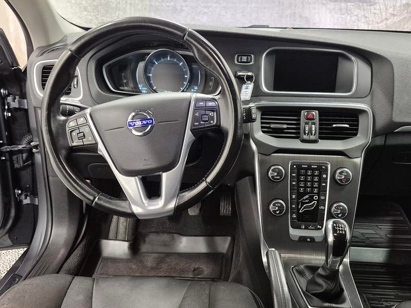 Volvo V40 D2 2015, photo 6/8