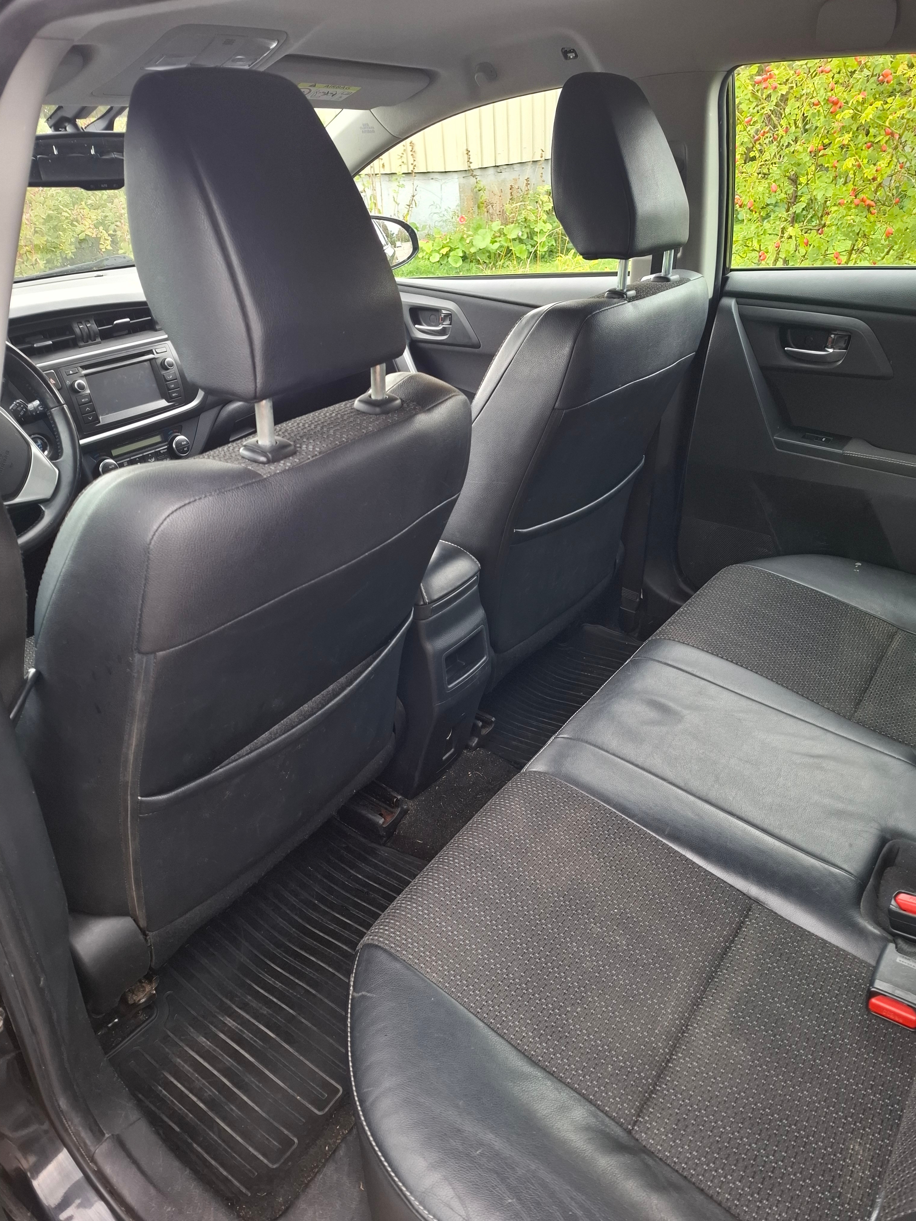 Toyota Auris 2013, bild 5/8