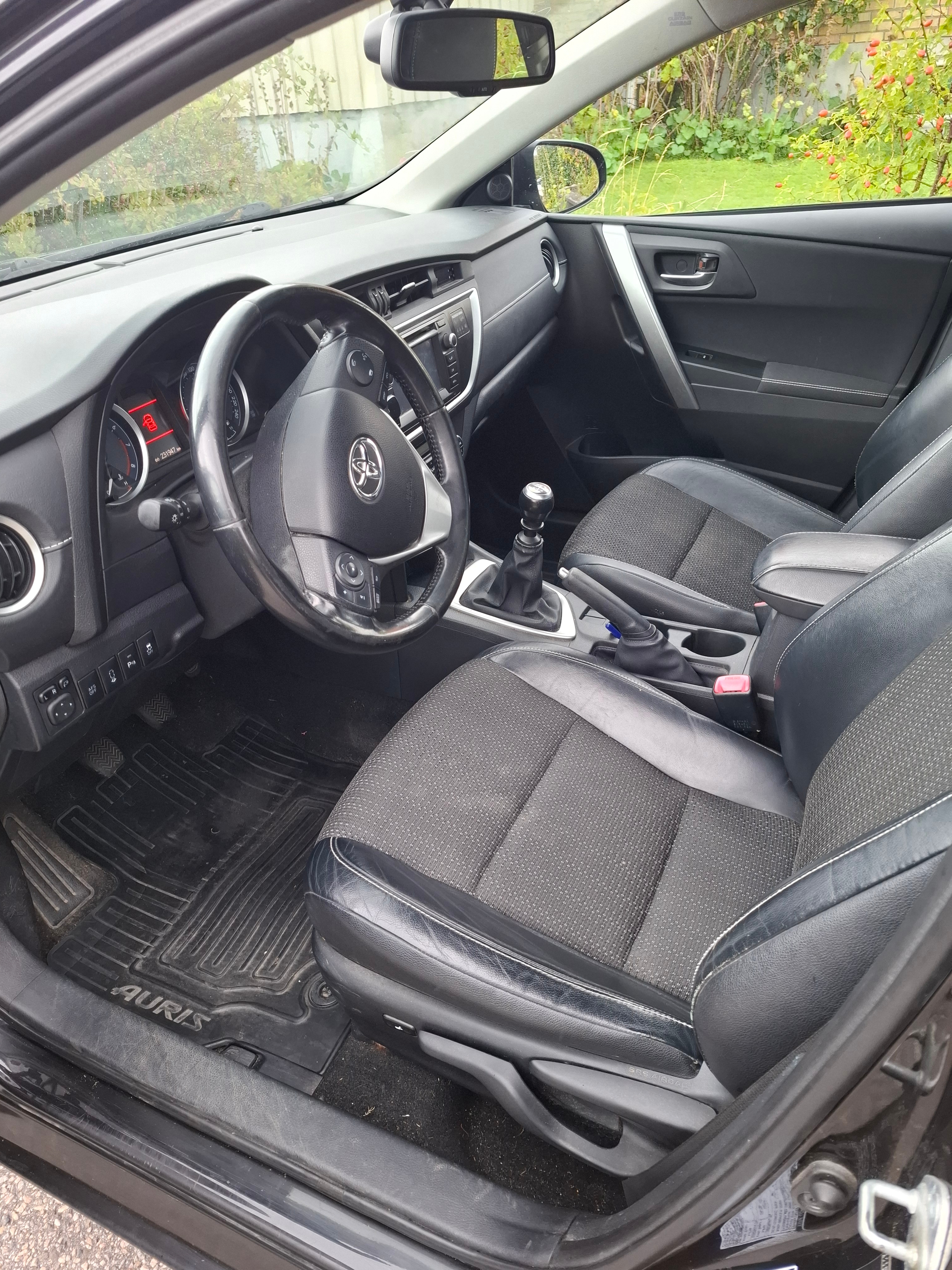 Toyota Auris 2013, bild 4/8