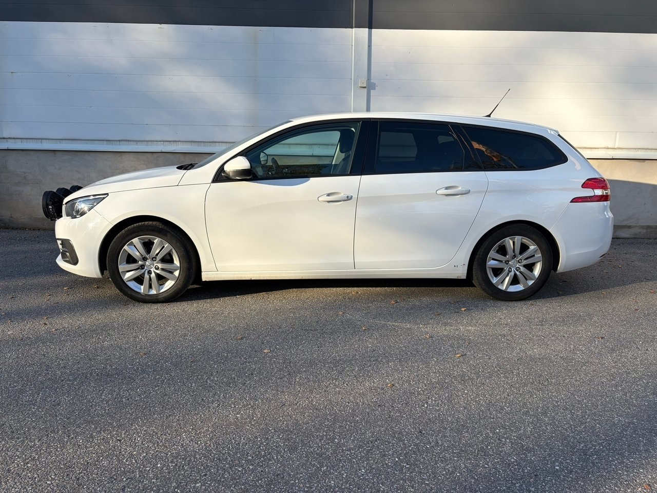 Peugeot 308 2019, kuva 2/10