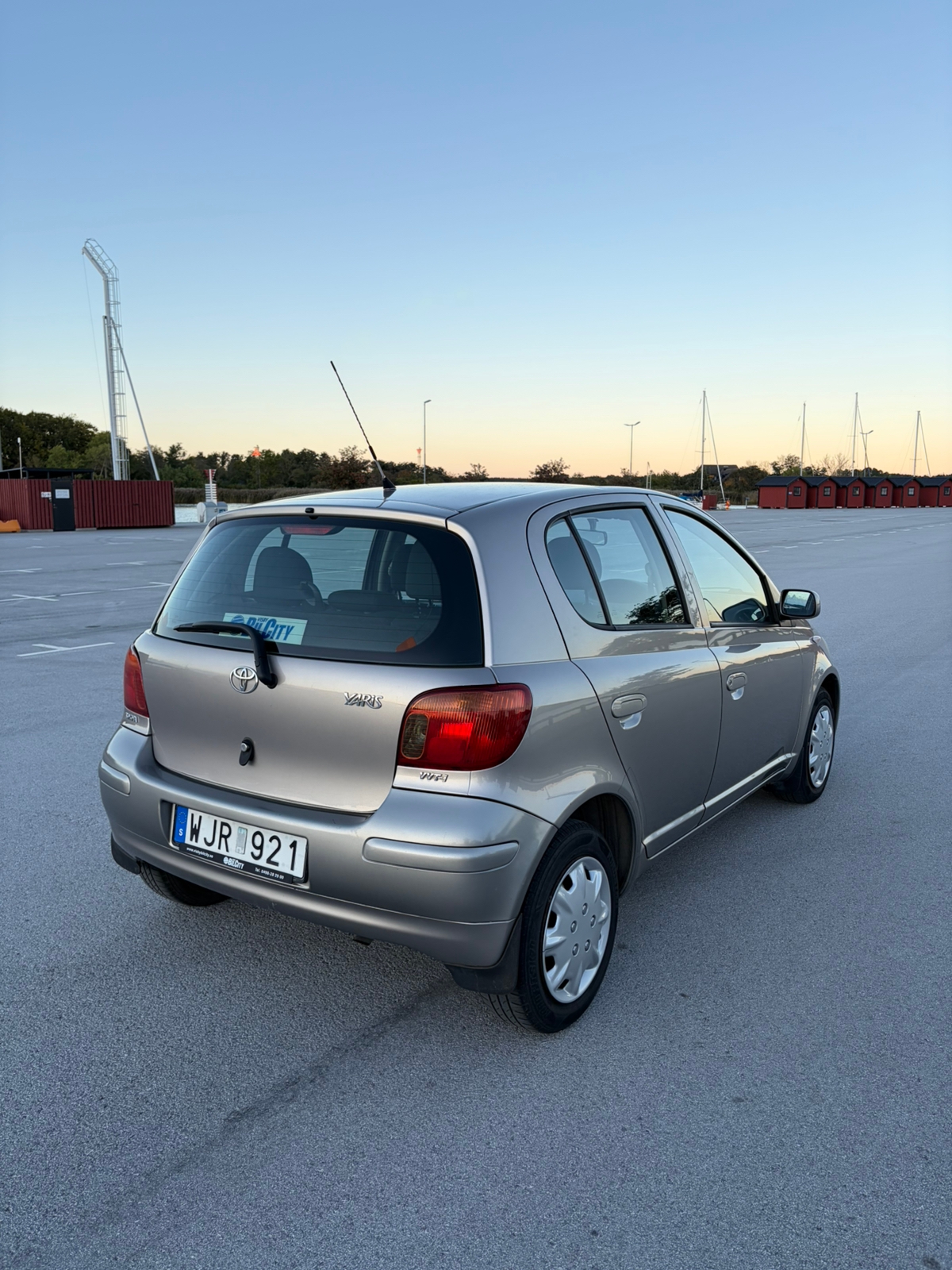 Toyota Yaris 5-dörrar 1.3 VVT-i Manuell 2004, bild 3/7
