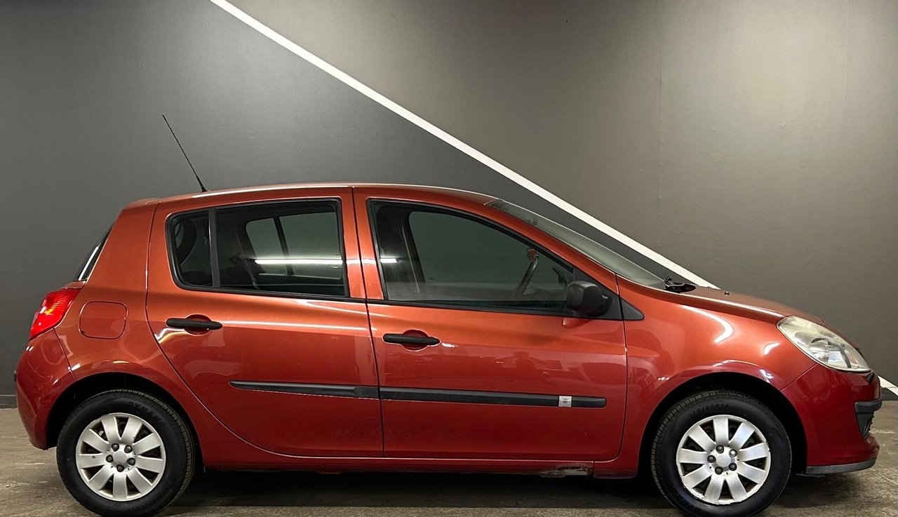 Renault Clio 5-dörrars Halvkombi 2007, kuva 4/10