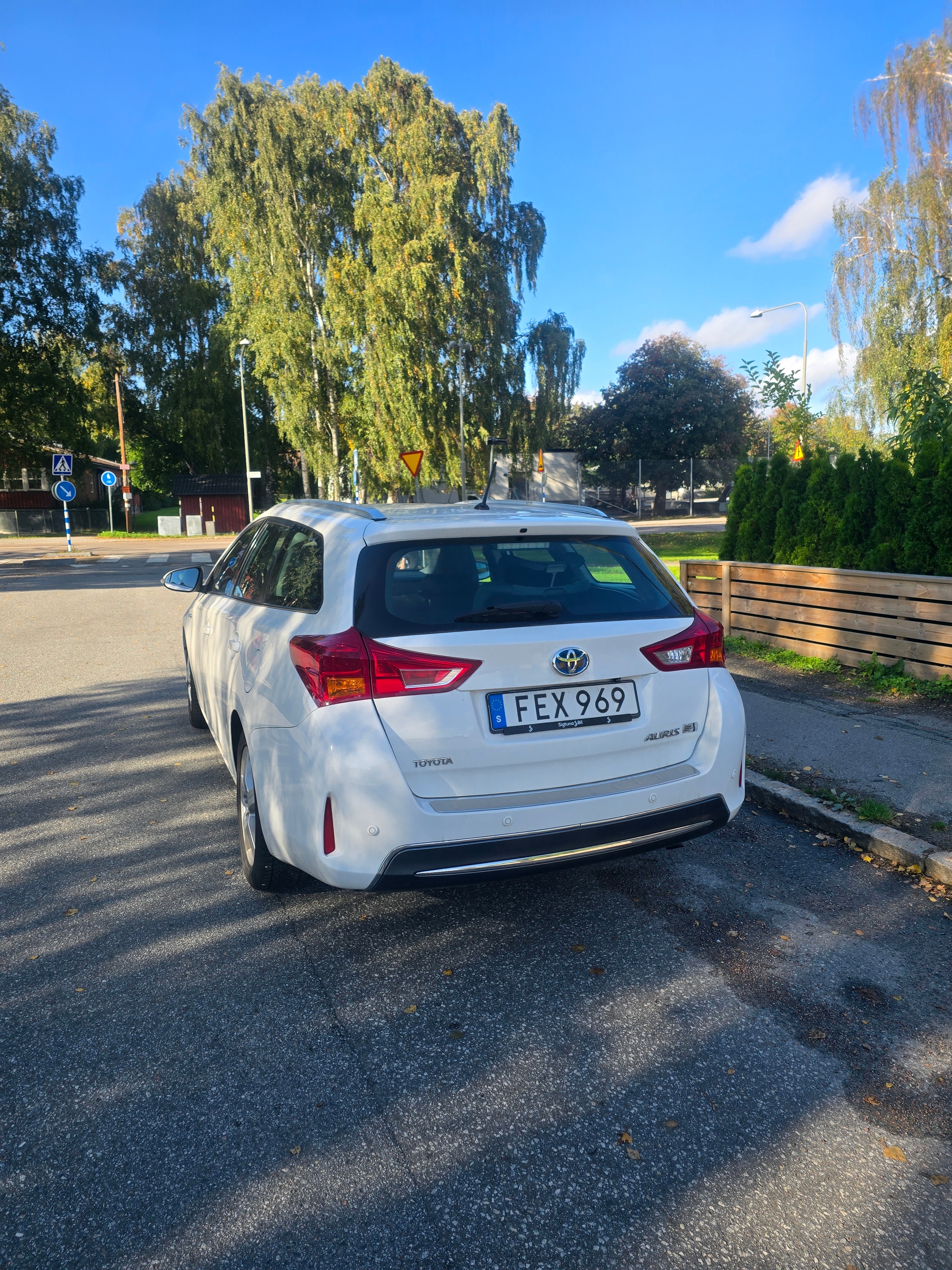 Toyota Auris Touring Sports Hybrid e-CVT 2014, bild 2/10