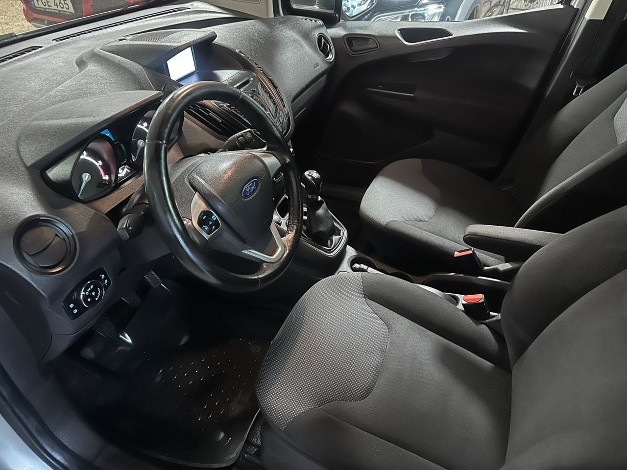 Ford Transit Courier 2016, bild 6/10