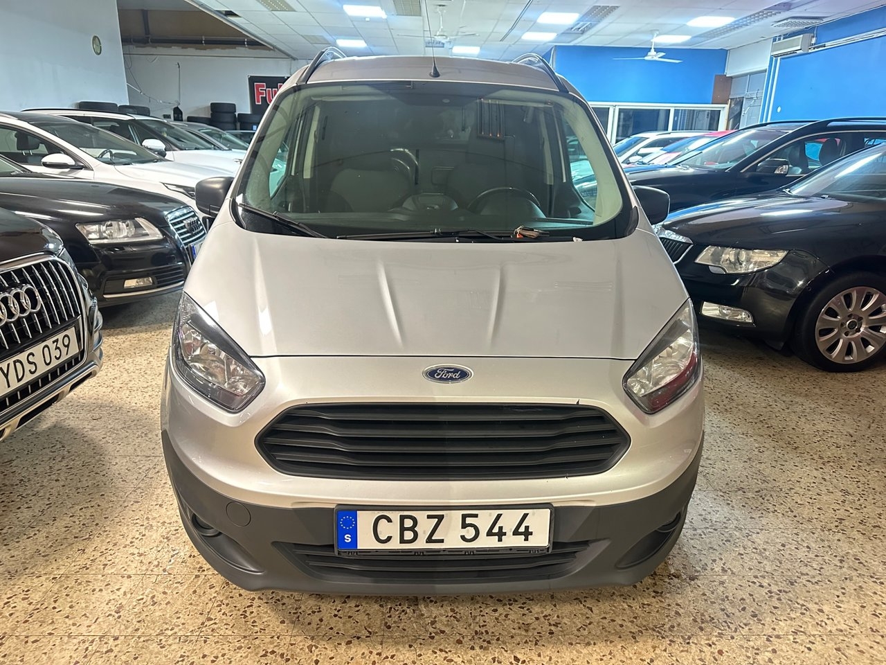 Ford Transit Courier 2016, bild 2/10