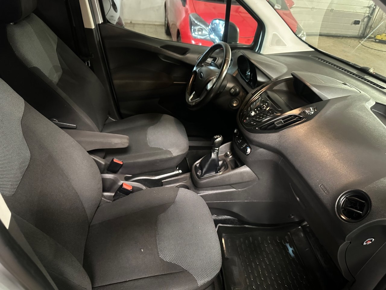 Ford Transit Courier 2016, bild 7/10