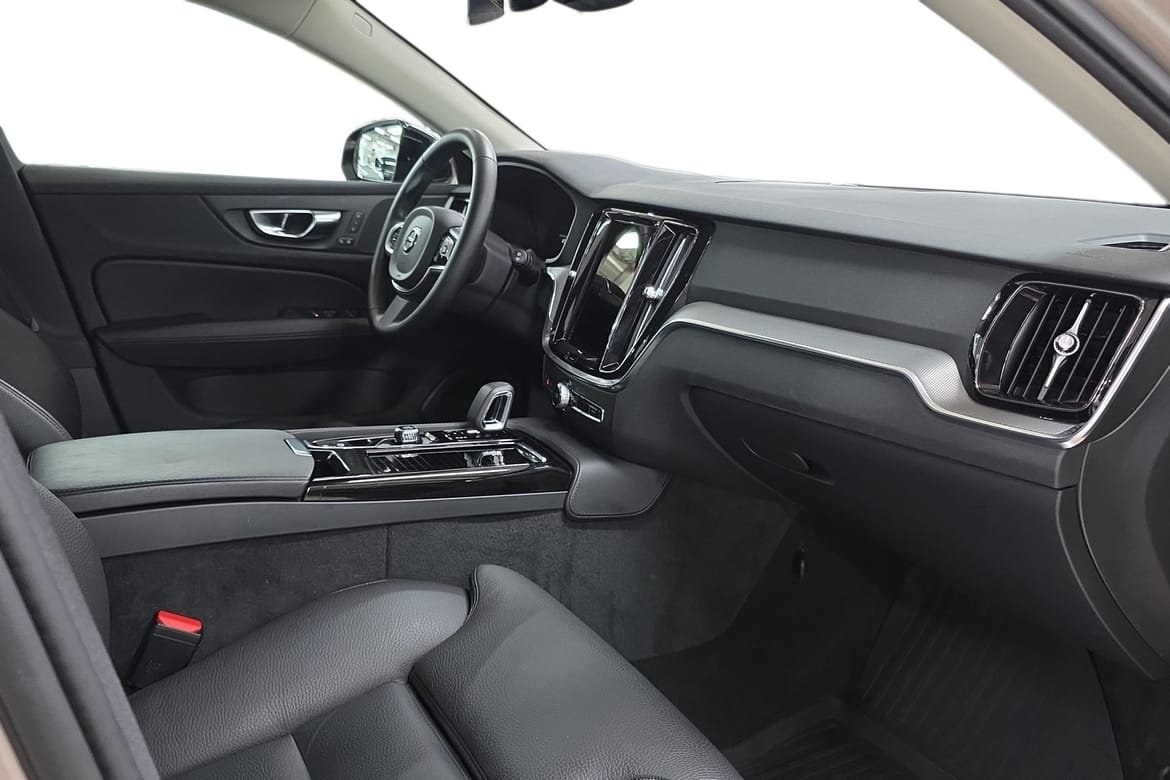 Volvo V60 T6 Plus Dark Edition 2025, bild 7/10