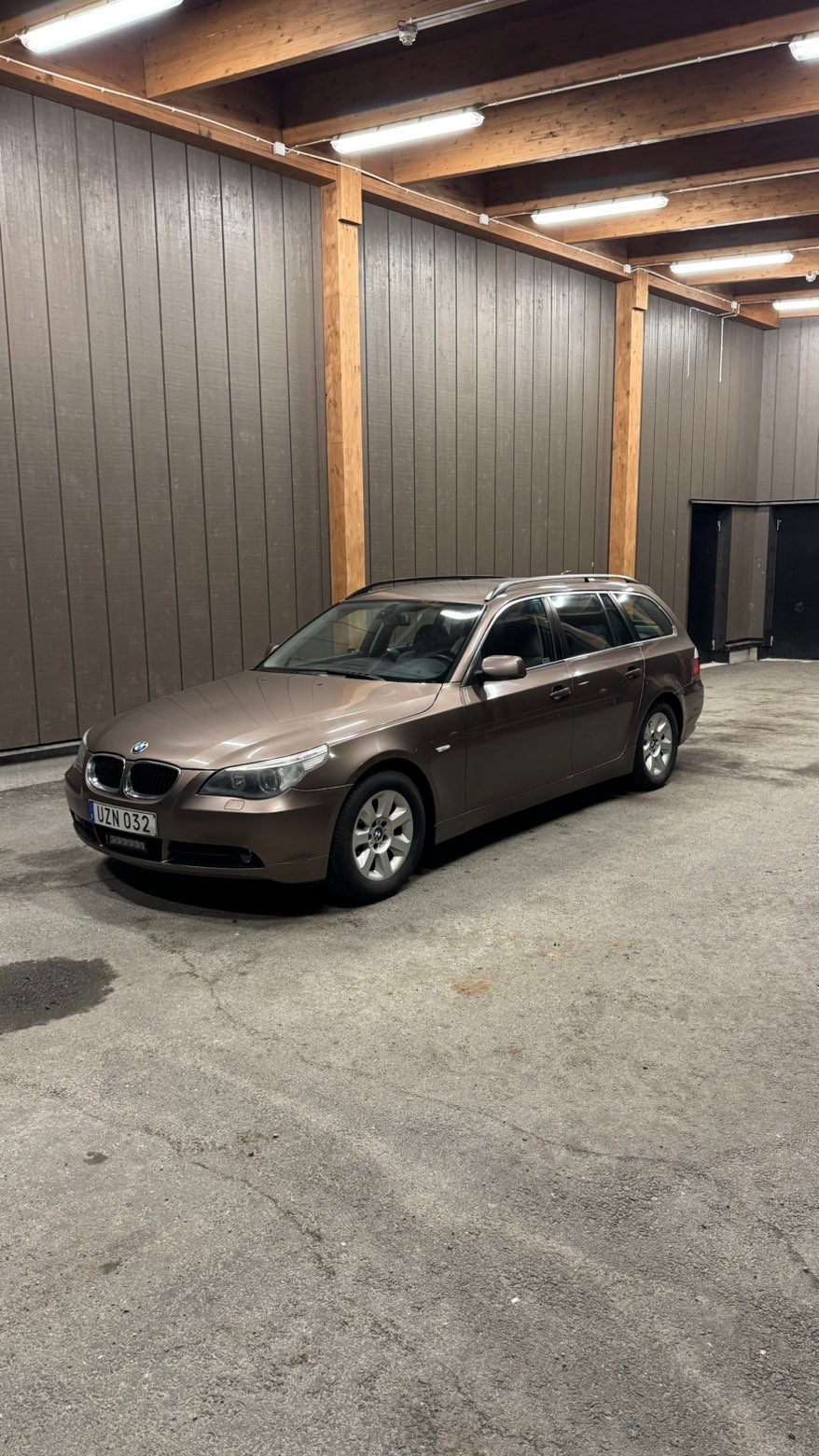 BMW 525 d Touring Manuell 2004, bild 2/6