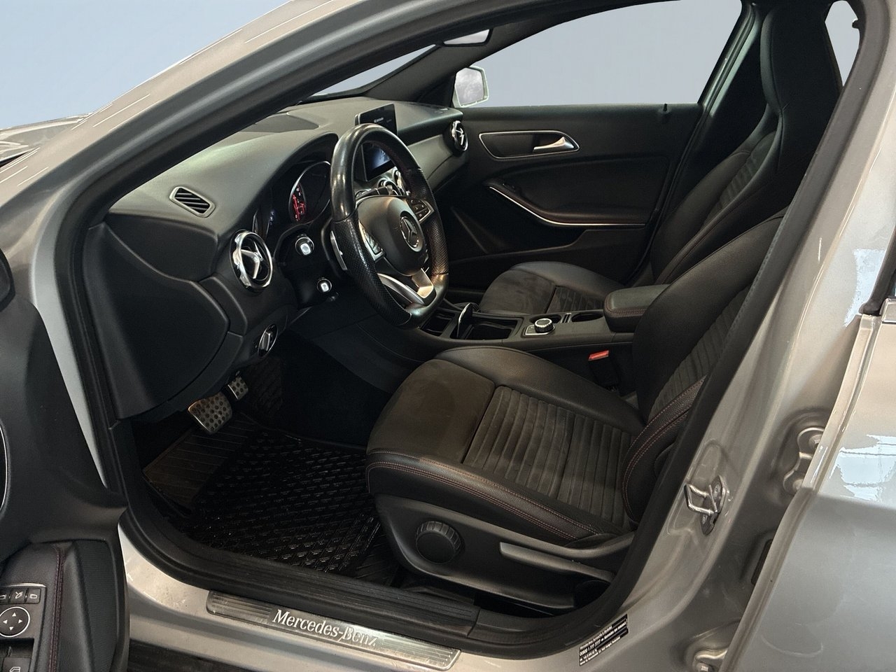 Mercedes-Benz GLA 2018, photo 7/10