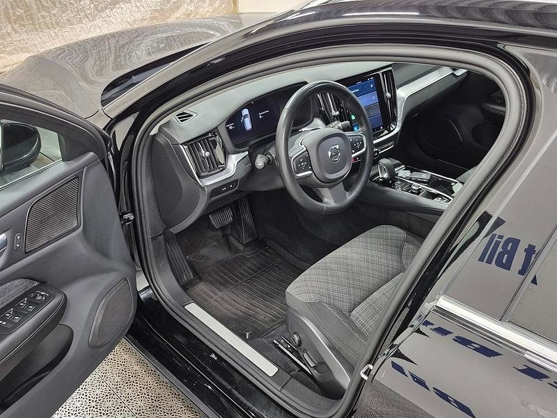 Volvo V60 2023, bild 2/10