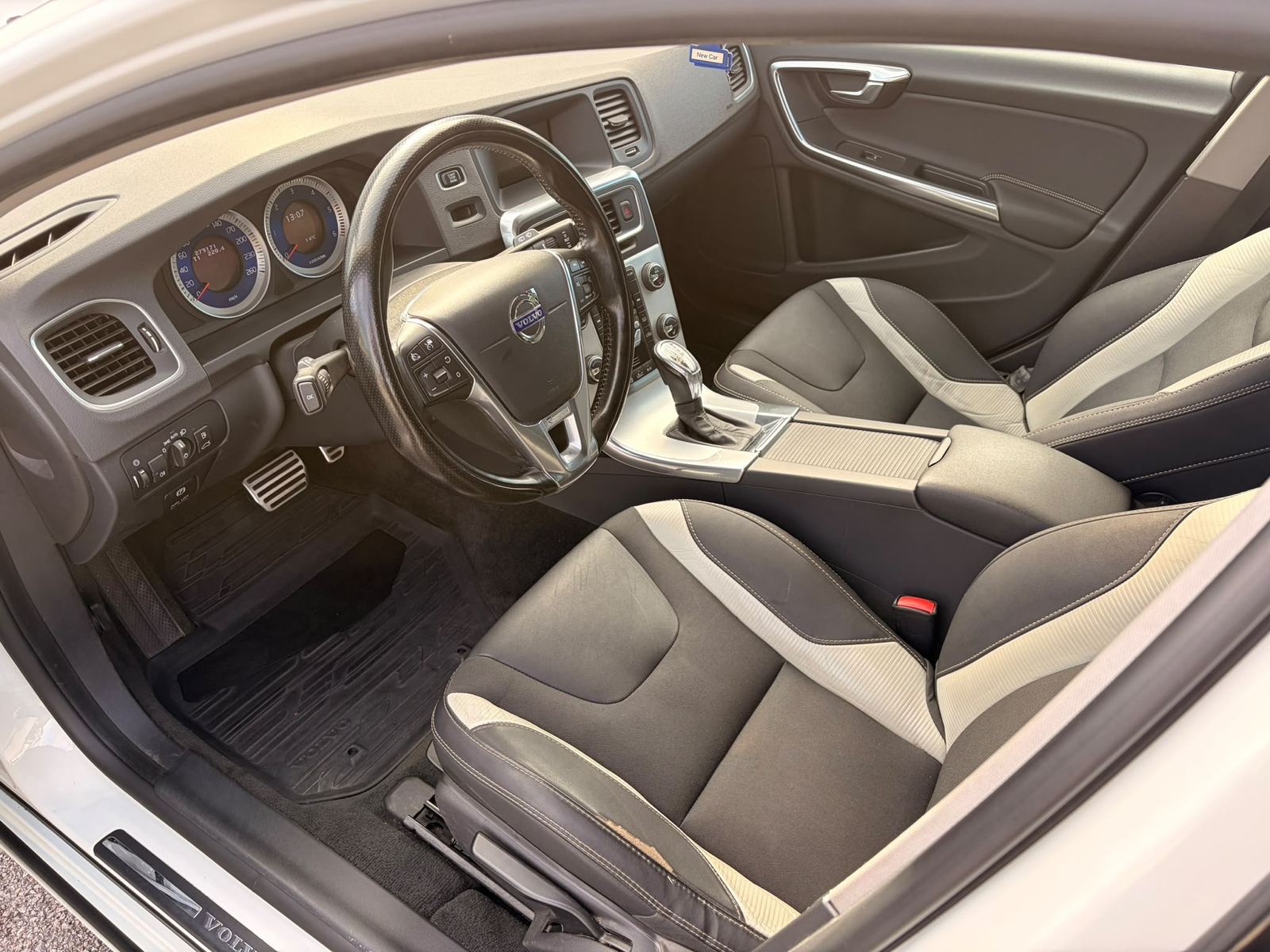 Volvo V60 D5 AWD Geartronic R-design 2013, bild 6/10