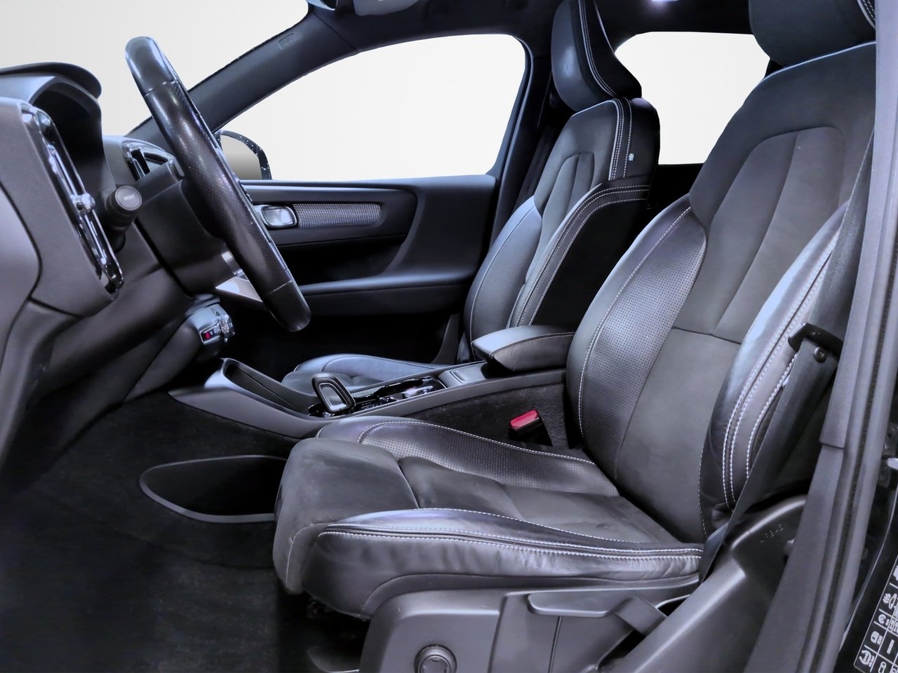 Volvo XC40 D4 AWD Geartronic R-Design 2018, bild 7/10