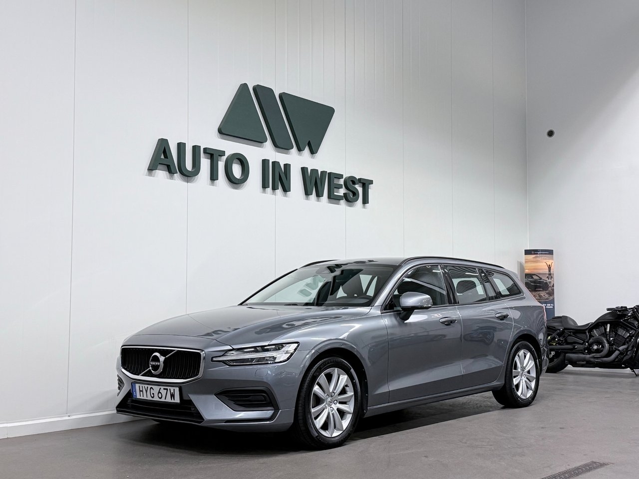 Volvo V60 2021, photo 2/10