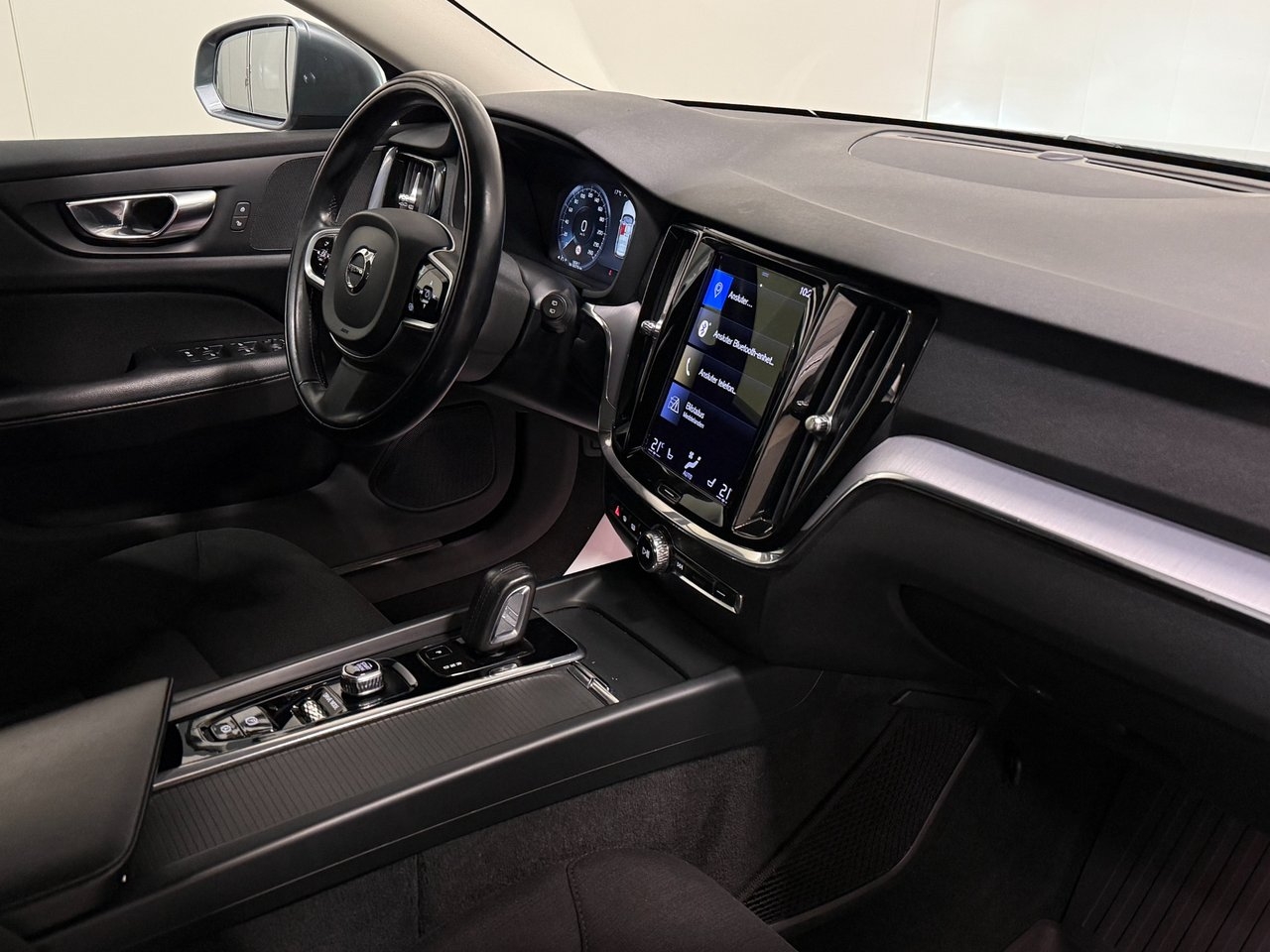 Volvo V60 2021, photo 7/10