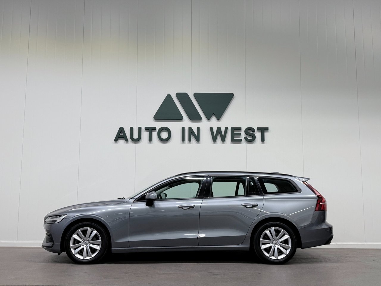 Volvo V60 2021, photo 3/10