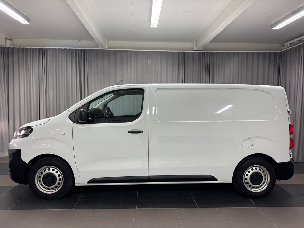Opel Vivaro 2023, bild 2/10