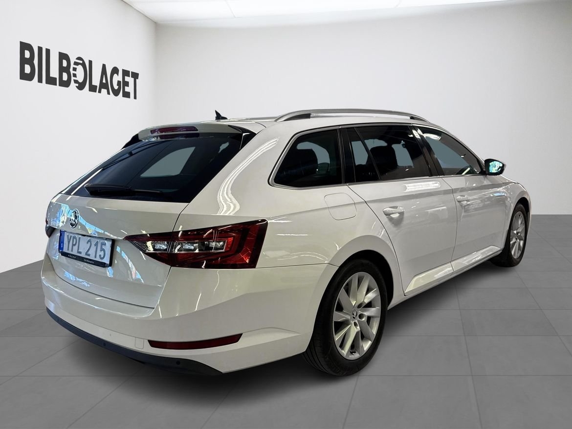 Skoda Superb 2018, photo 4/10