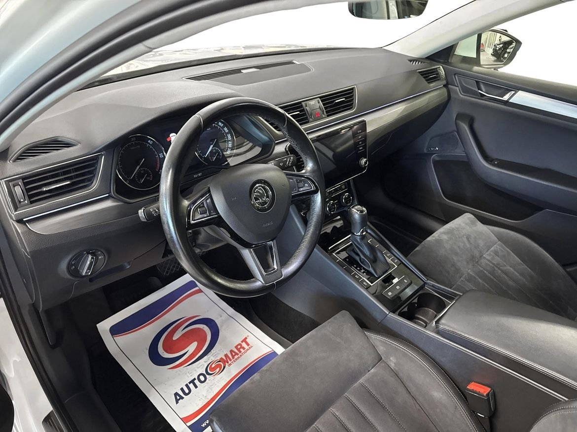 Skoda Superb 2018, photo 6/10